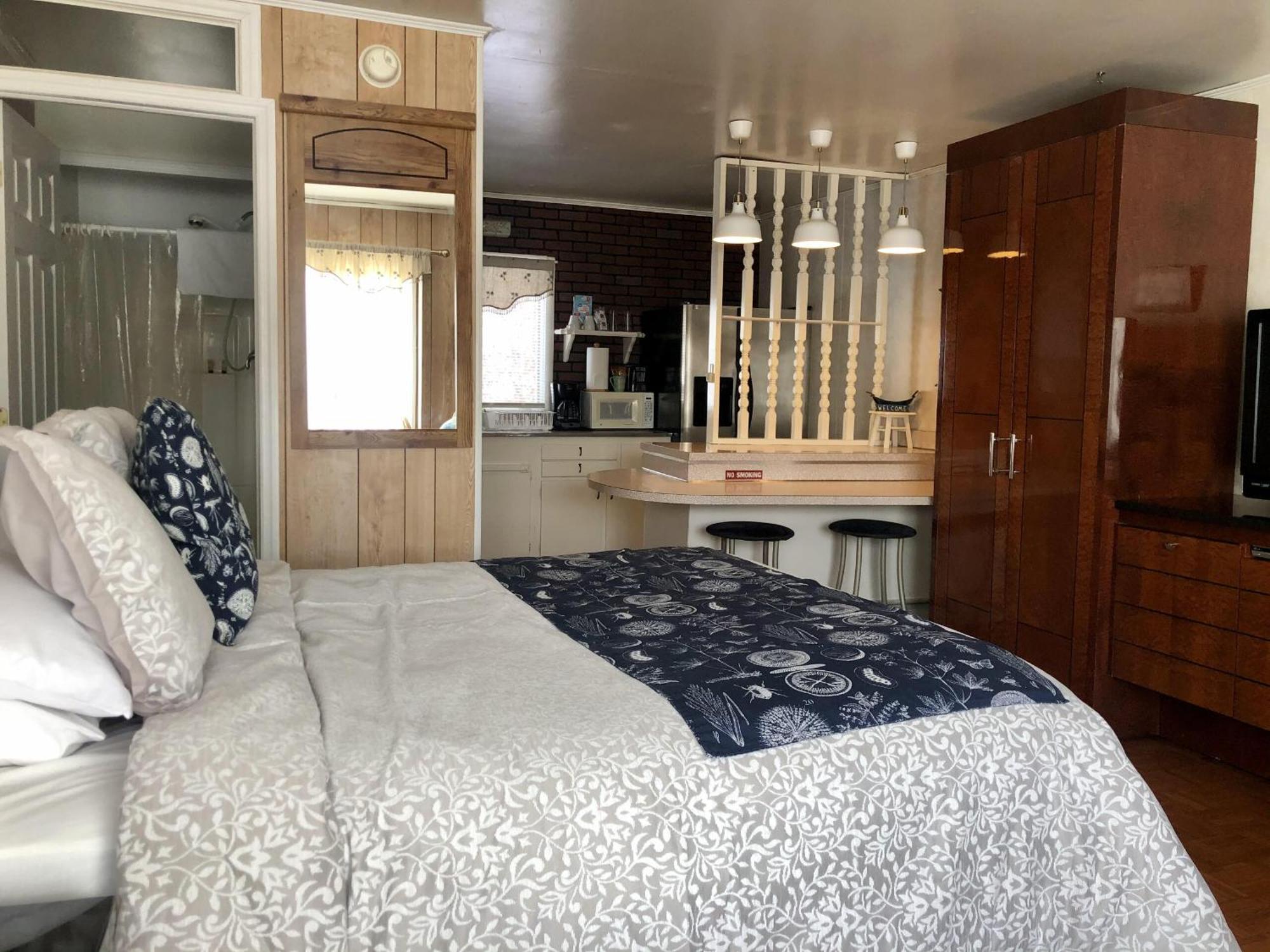 Lake Moc A Tek Inn Lakeville Екстериор снимка