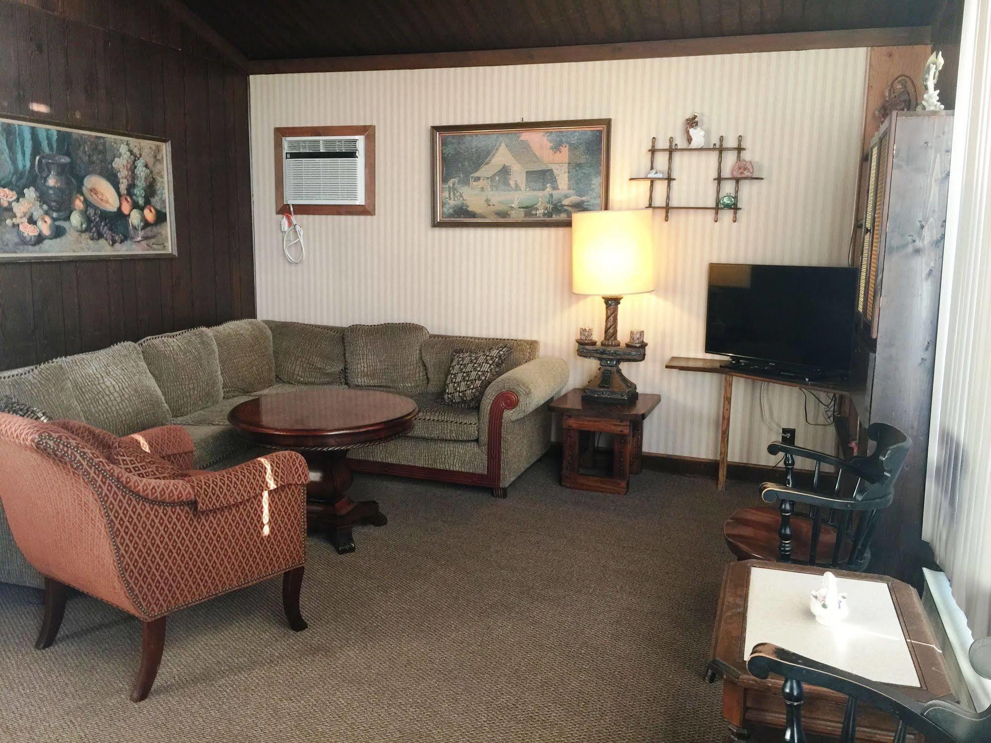 Lake Moc A Tek Inn Lakeville Екстериор снимка