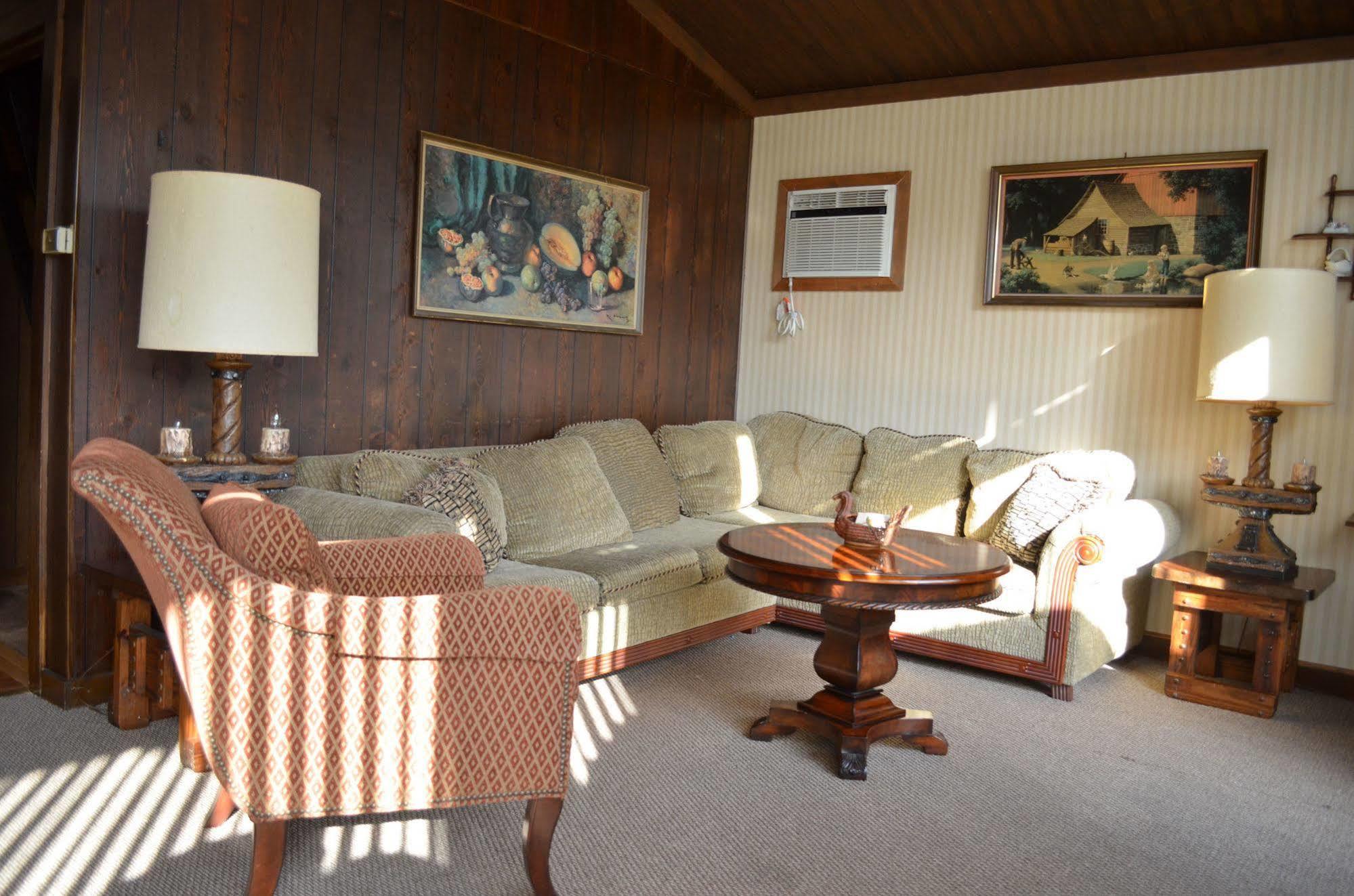 Lake Moc A Tek Inn Lakeville Екстериор снимка