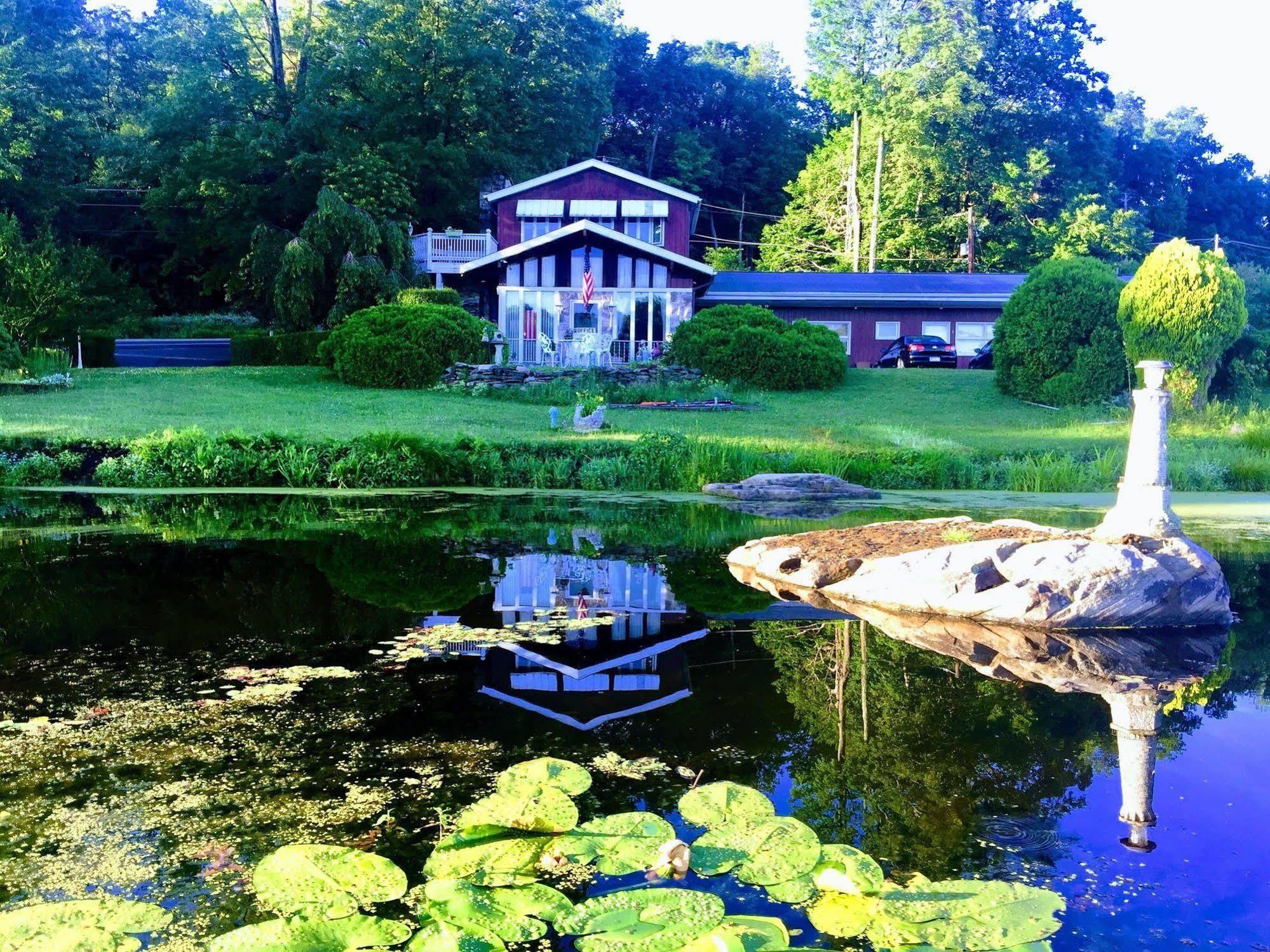 Lake Moc A Tek Inn Lakeville Екстериор снимка